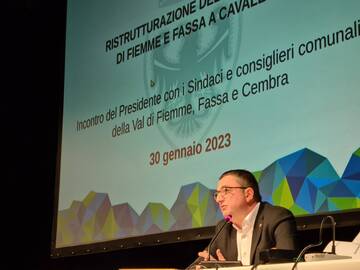 Fugatti: “Ospedèl, vertesc a se lascèr su la dezijions di teritories”