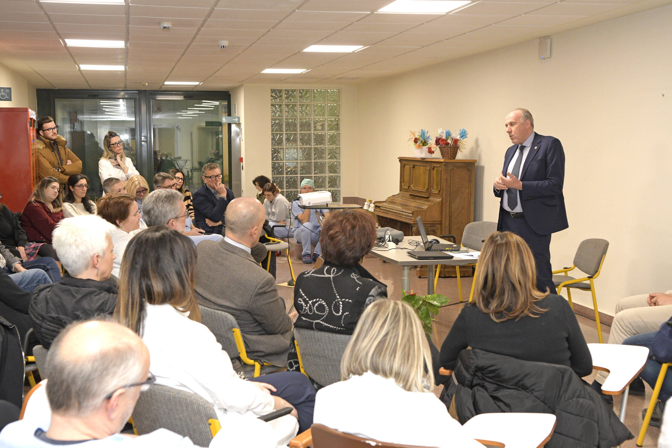 Immagine: ASSESSORE SANITÀ TONINA NELLA OPERAZIONE ASCOLTO VISITA L'OSPEDALE DI ARCO