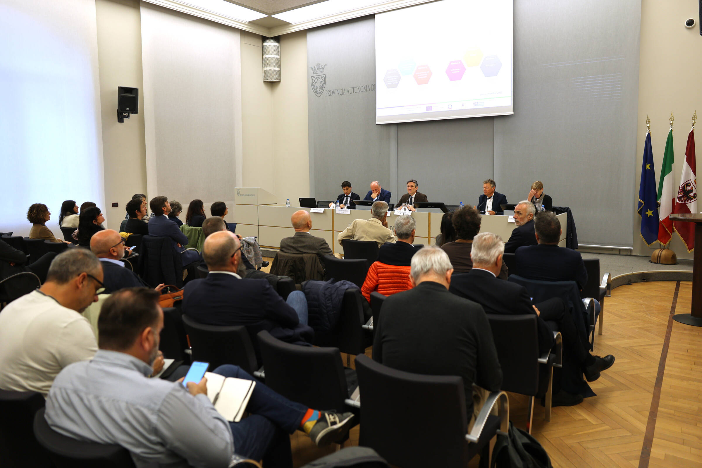 Immagine: Assessore Tonina Vicepresidente Spinelli tavolo provinciale di confronto PNRR-PNC