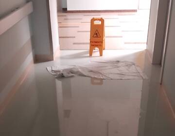 Nella notte vandali in azione al Santa Chiara di Trento