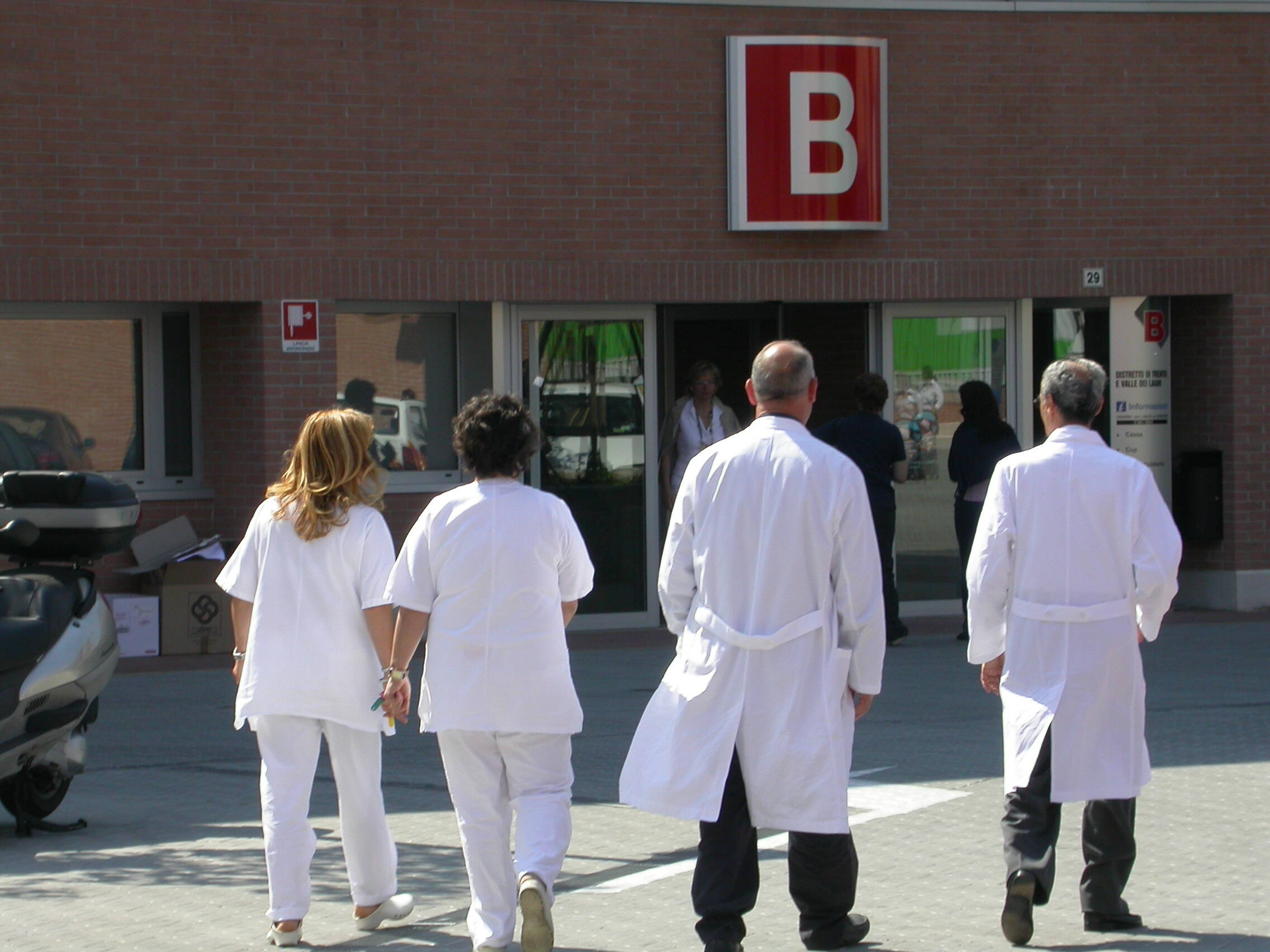 Immagine: camici_al_centro