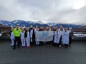 Ospedale di Cavalese, consegnata la bandiera di Milano Cortina 2026