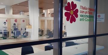 Vaccino Covid-19 scuola: da domenica le prenotazioni al Cup