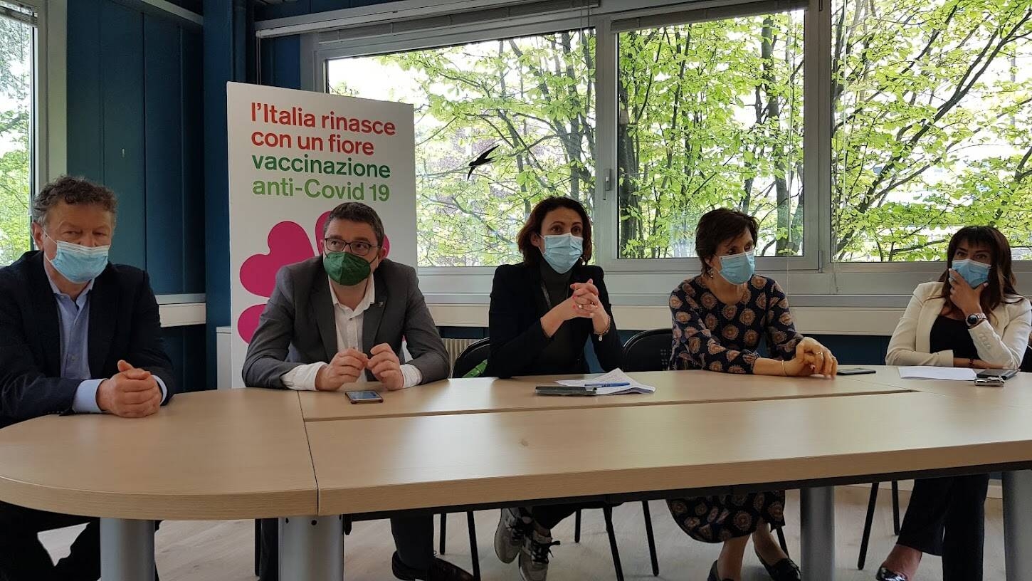 Immagine: conferenza stampa centro vaccinale viale verona