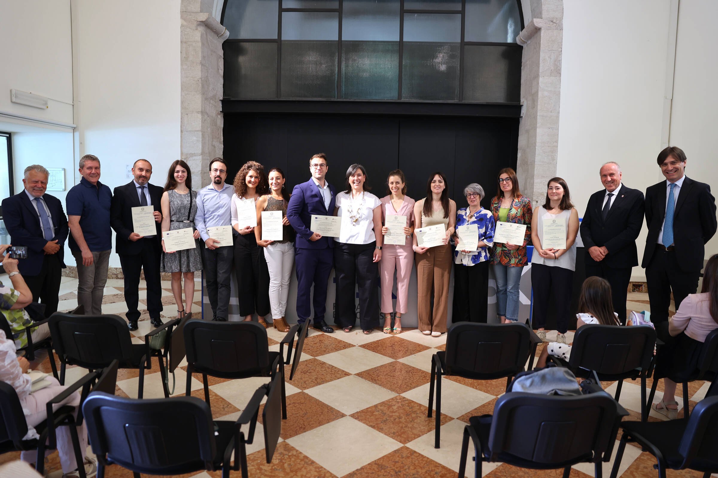 Immagine: consegna diplomi ai nuovi medici medicina generale