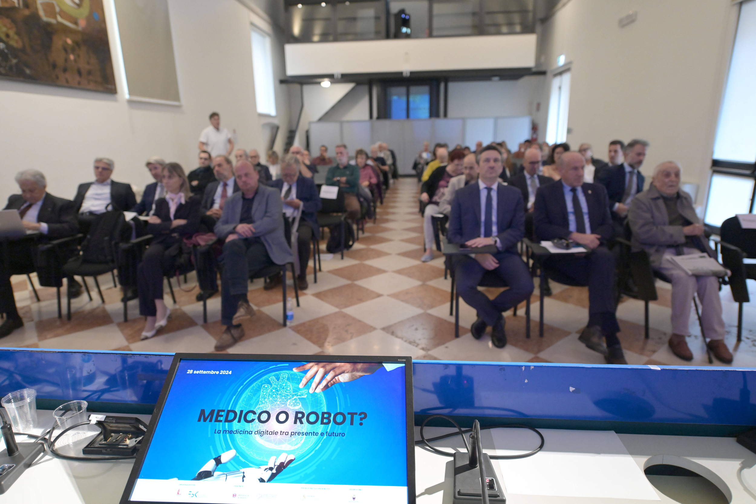 Immagine: convegno "medico o Robot" Fbk Trento (foto Daniele Panato/Ufficio Stampa Provincia di Trento)