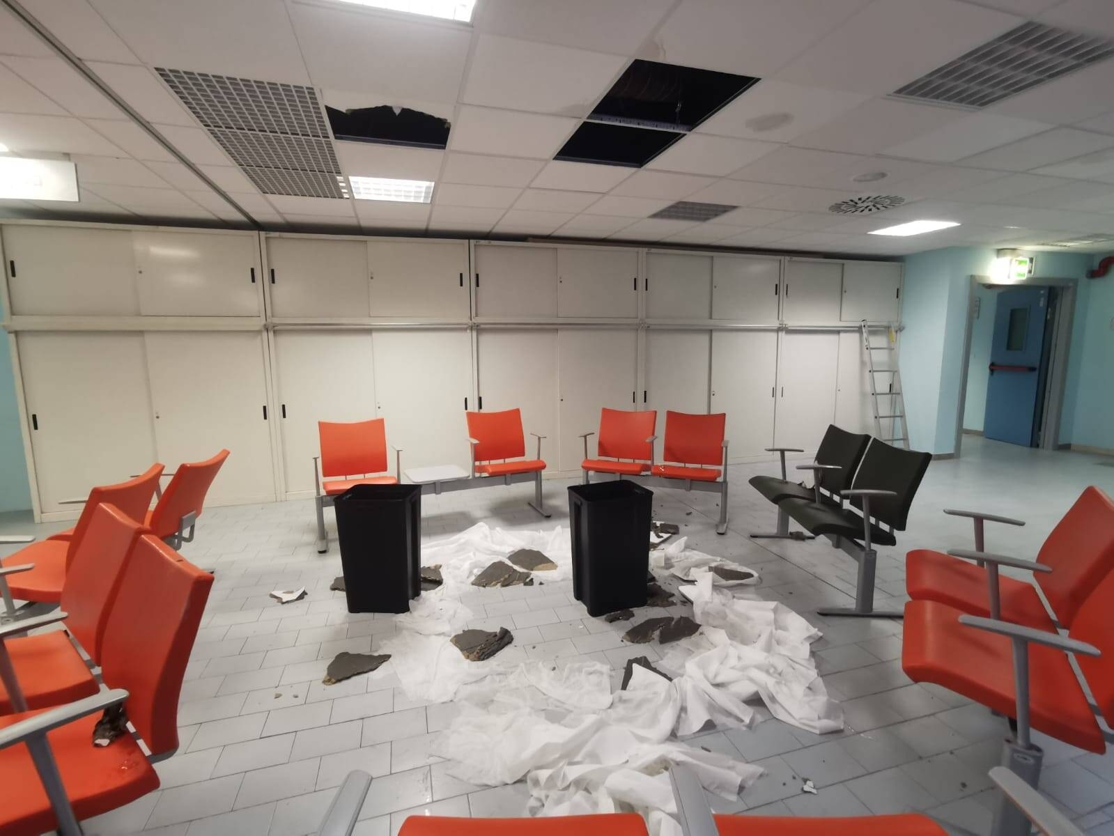 Immagine: Crollo controsoffitto oncologia