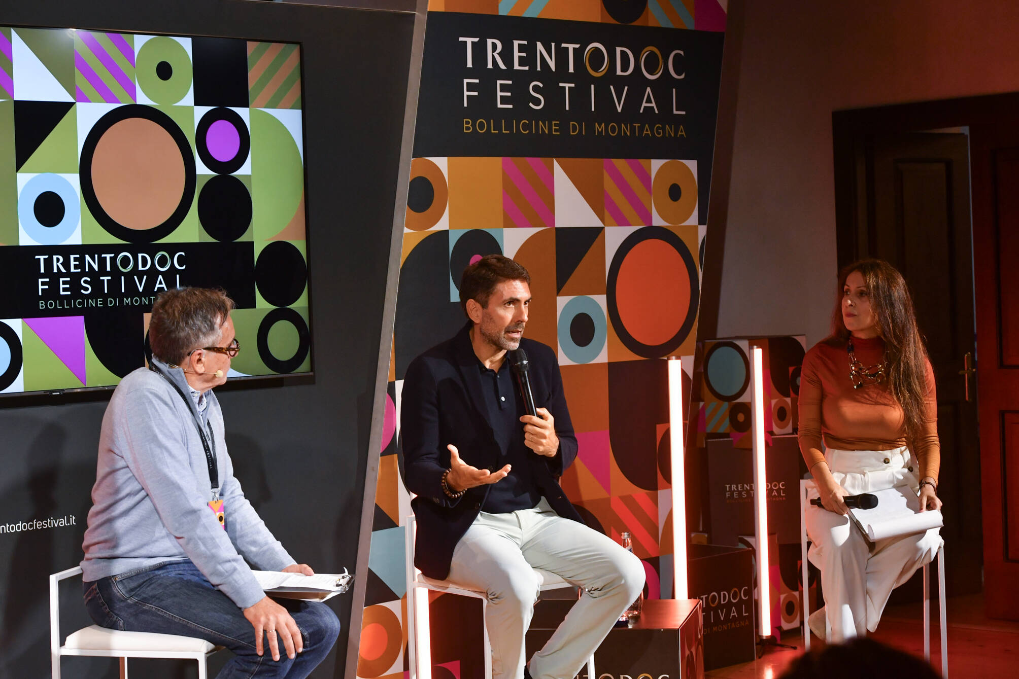 Immagine: DANIEL LUMERA: RESPIRARE, MEDITARE, RITROVARSI Nella foto: Alessandro Cannavò; Daniel Lumera; Roberta Scorranese 