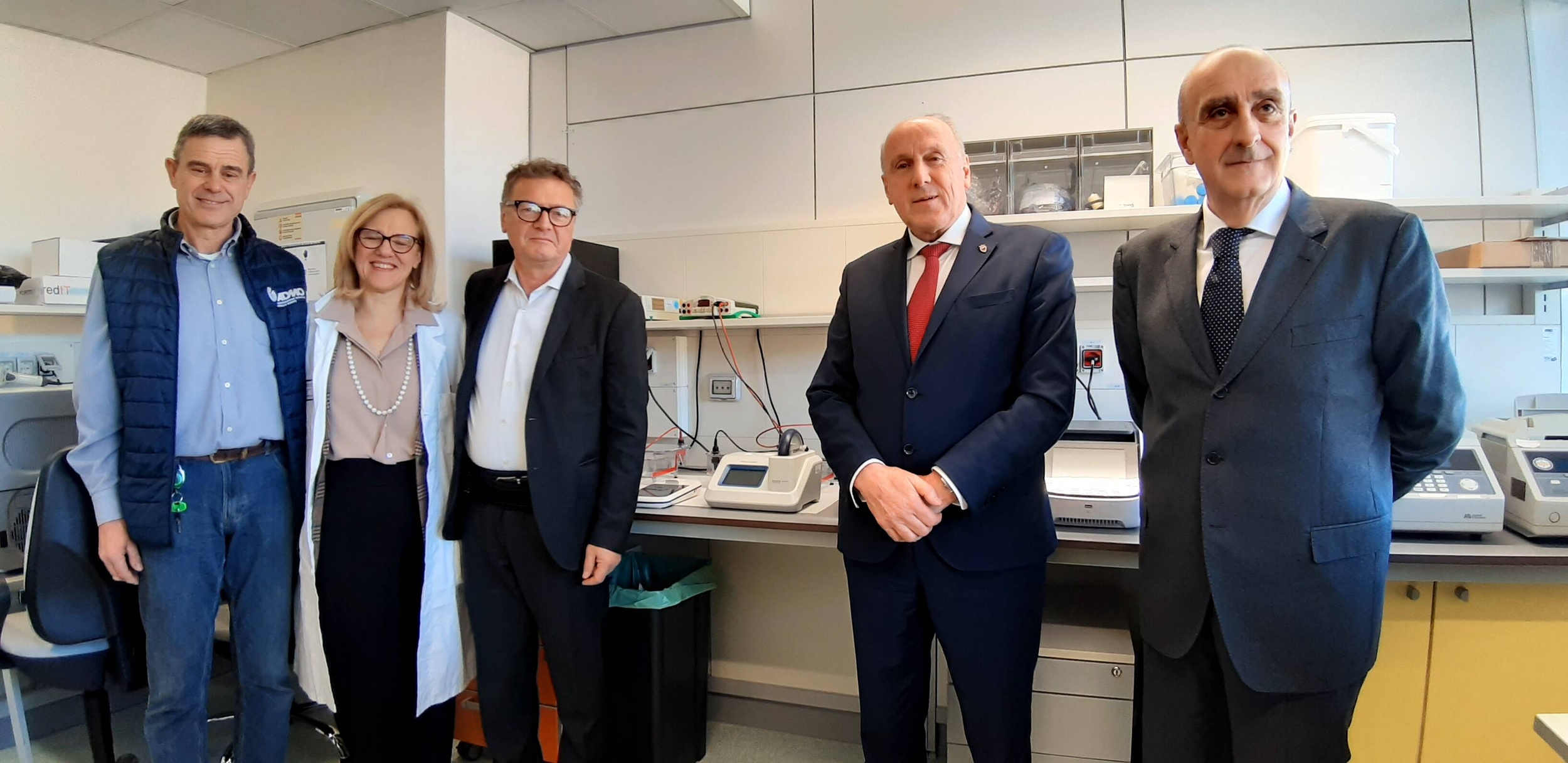 Immagine: Donazione Admo a laboratorio tipizzazione hla