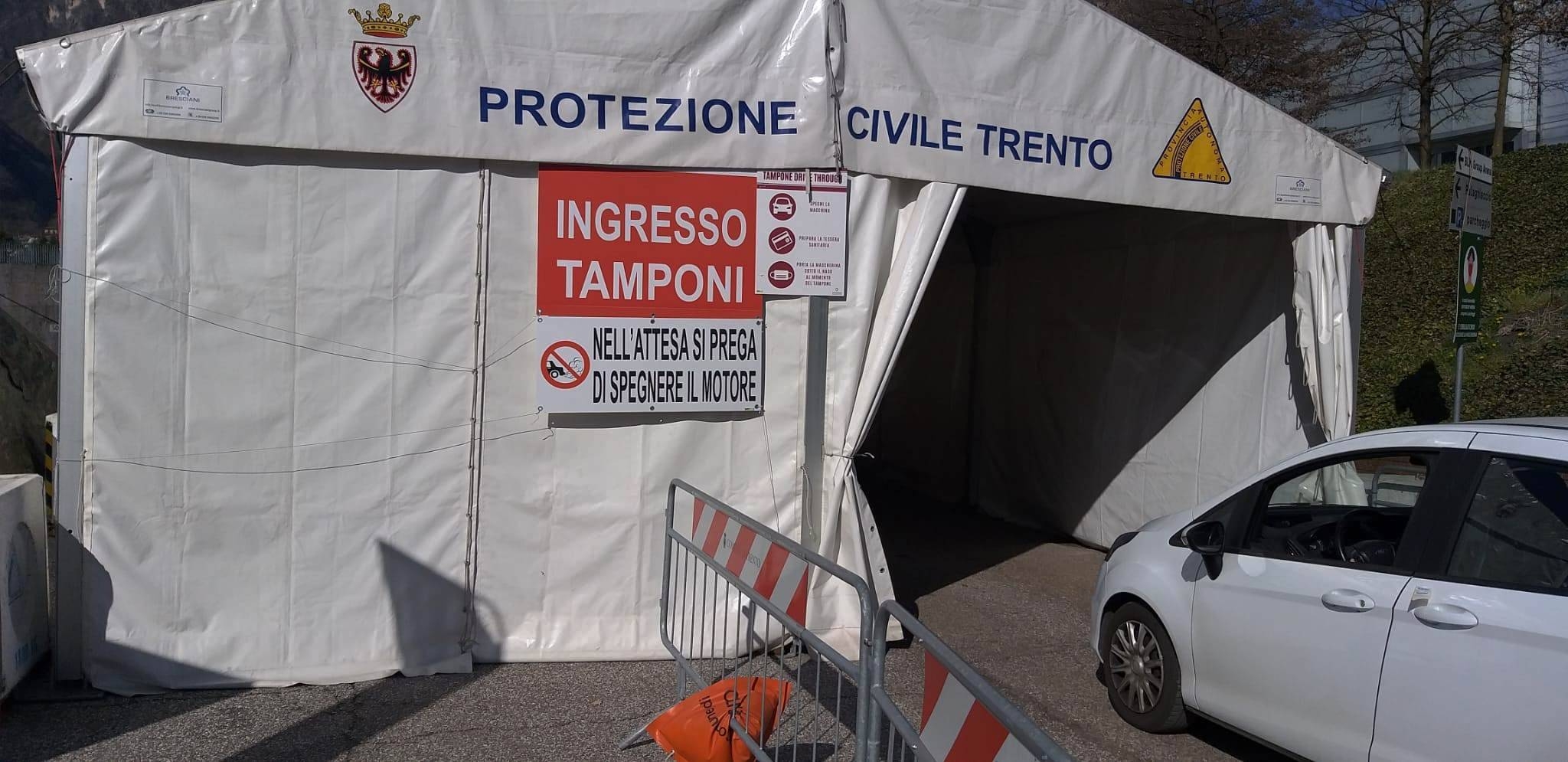 Immagine: Drive through tamponi