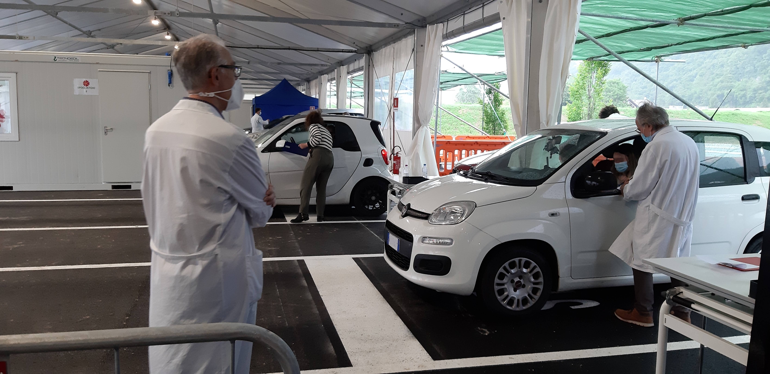 Immagine: Drive through vaccinale Trento sud