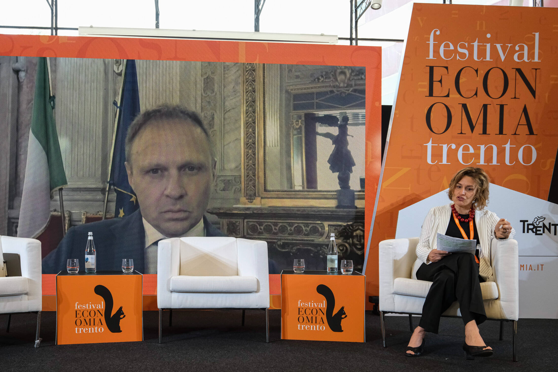 Immagine: FESTIVAL DELL'ECONOMIA Sicurezza alimentare e commercio internazionale tra conflitti e cambiamenti climatici Nella foto: Francesco LOLLOBRIGIDA (in collegamento), Silvia MARZIALETTI Data 26 maggio 202...