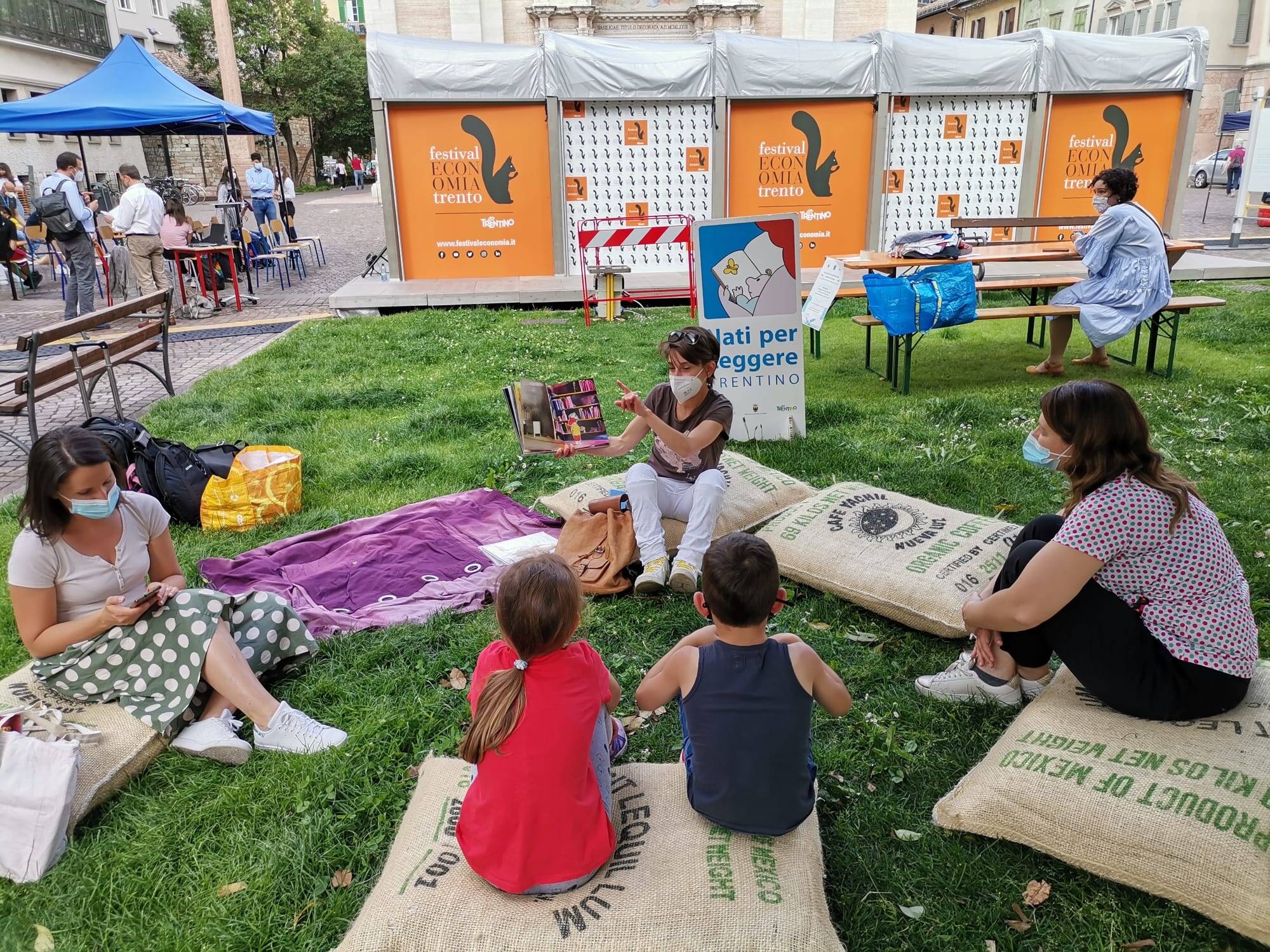 Immagine: FFD in piazza SMMaggiore - laboratorio - Festival Economia 2021