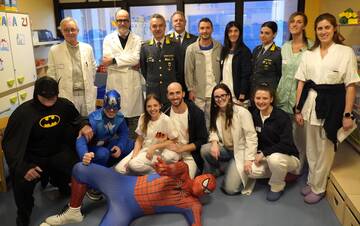 Gli auguri della Guardia di Finanza in pediatria e protonterapia