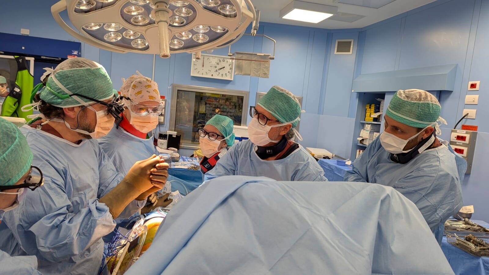 Immagine: Foto sala operatoria Trento corpo estraneo aorta