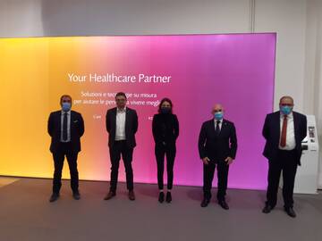 Vaccini anti-Covid, Fugatti e Segnana nella “centrale” delle prenotazioni online