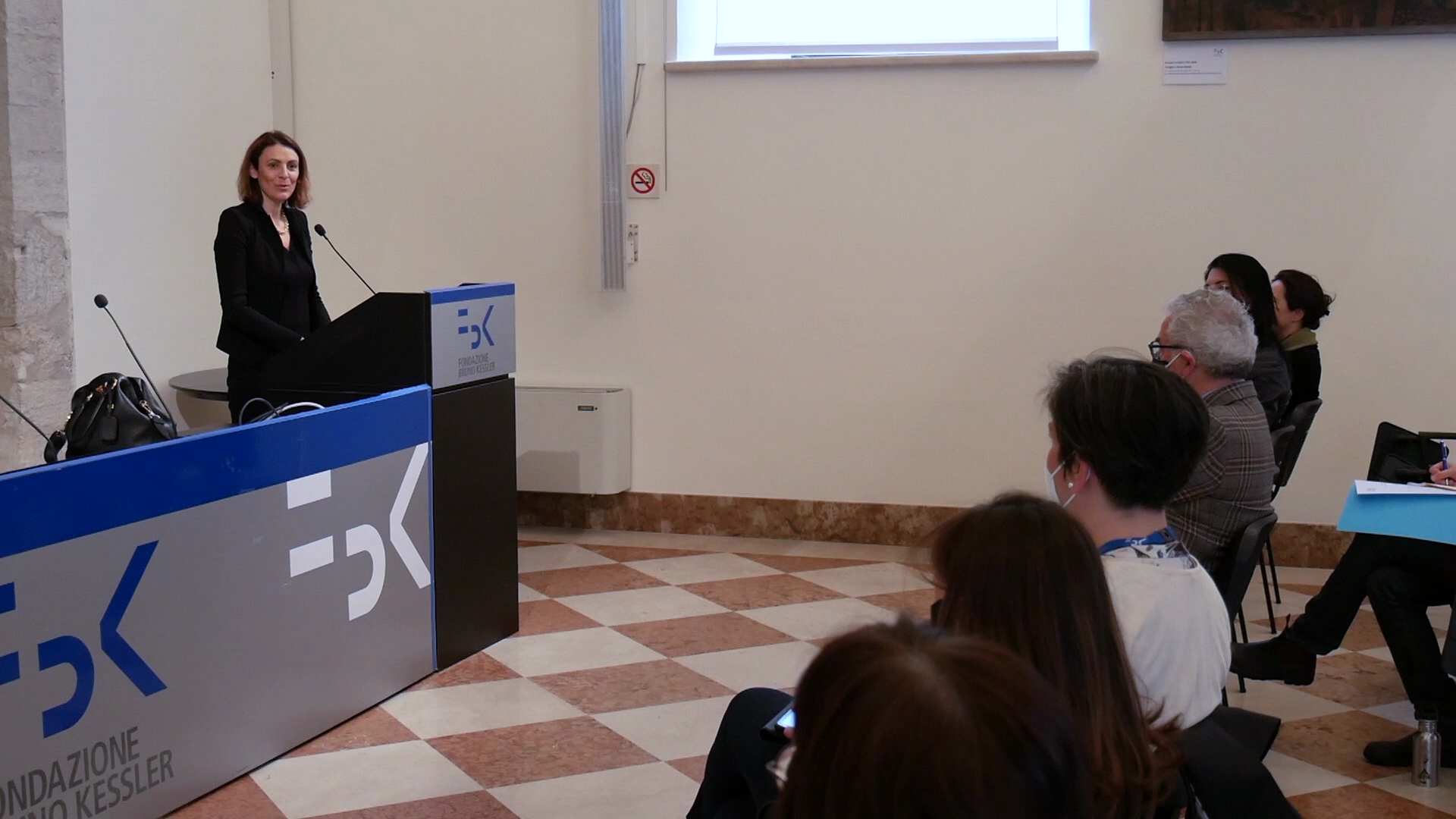 Immagine: L'assessore alla salute Stefania Segnana alla presentazione del corso di formazione per medici di RSA