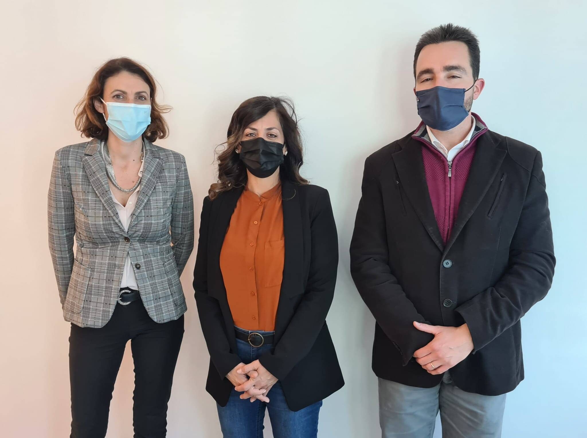 Immagine: L'assessore Stefania Segnana con i sindaci di Civezzano e Fornace, Katia Fortarel e Mauro Stenico