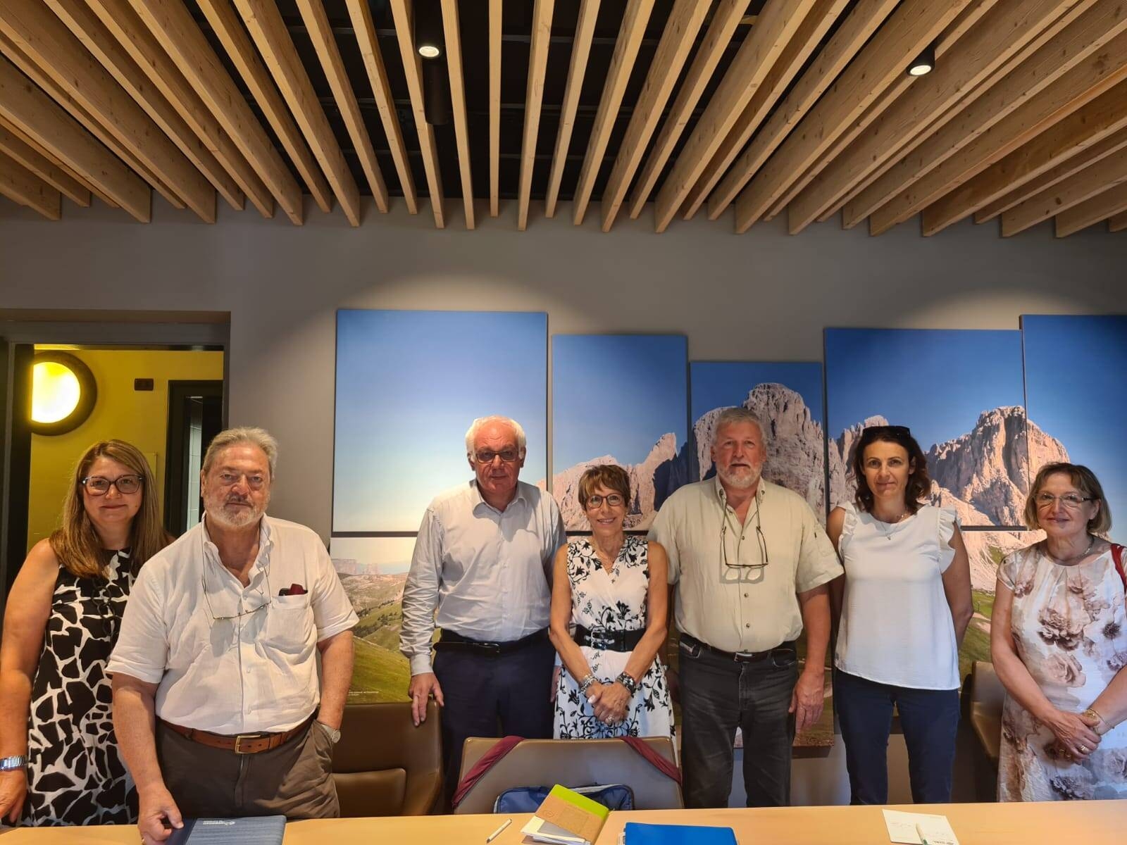 Immagine: L'assessore Stefania Segnana (seconda da destra) all'incontro con i sindacati dei pensionati