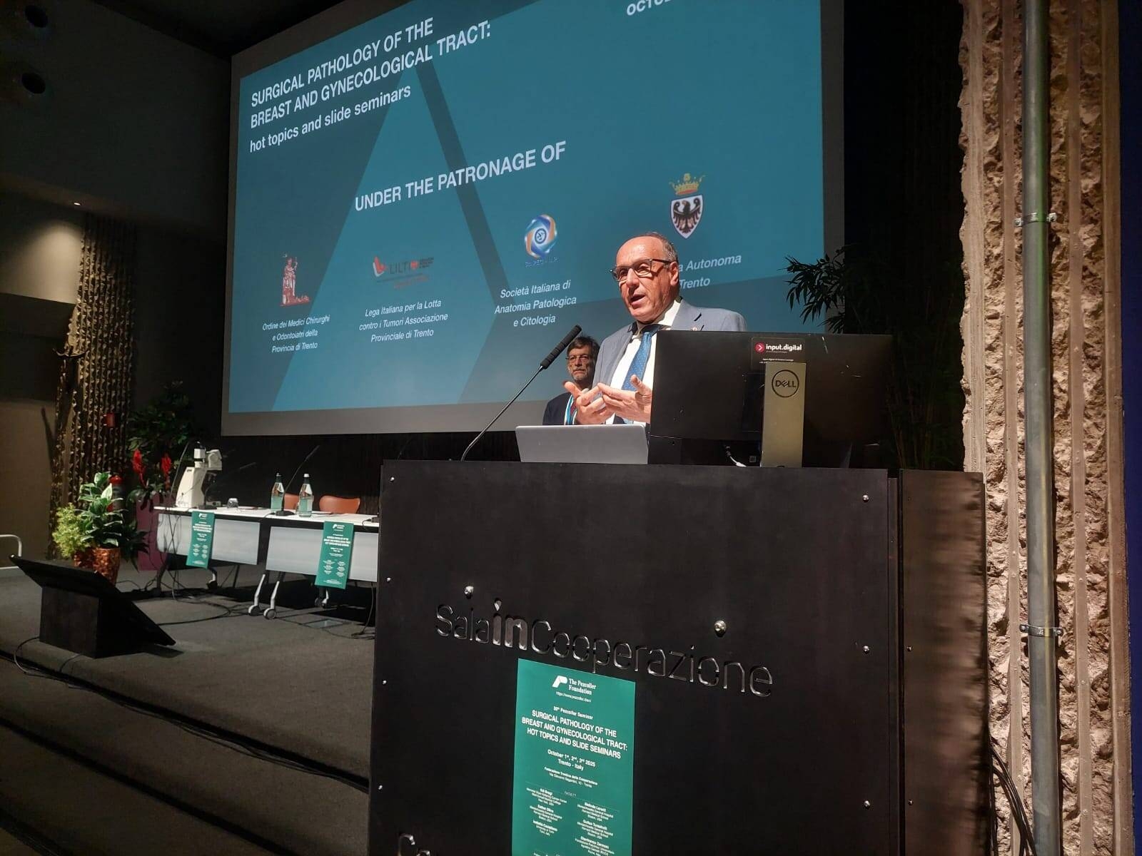 Immagine: L'assessore Tonina all'apertura dei lavori del 36 Seminario Pezcoller