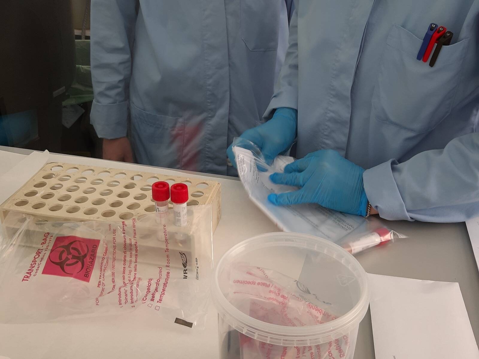 Immagine: laboratorio microbiologia coronavirus