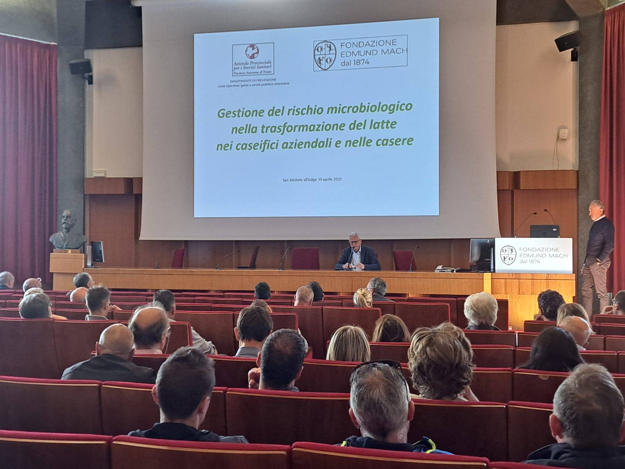 Immagine: Rischio microbiologico nella trasformazione del latte, giornata di formazione per i gestori dei caseifici alla FEM