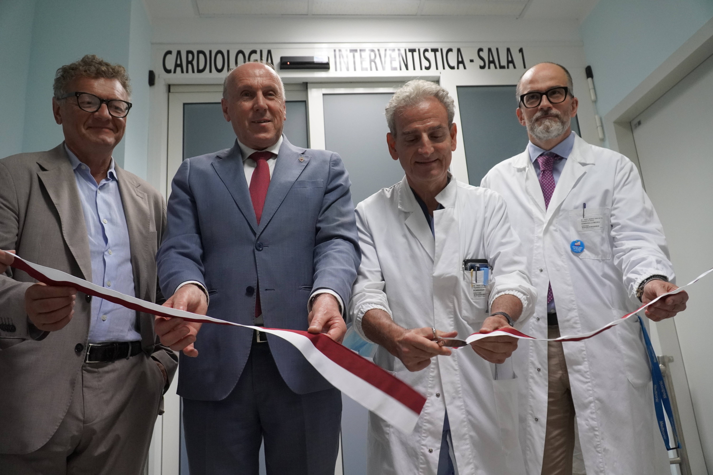 Immagine: Taglio del nastro sale cardiologia interventistica
