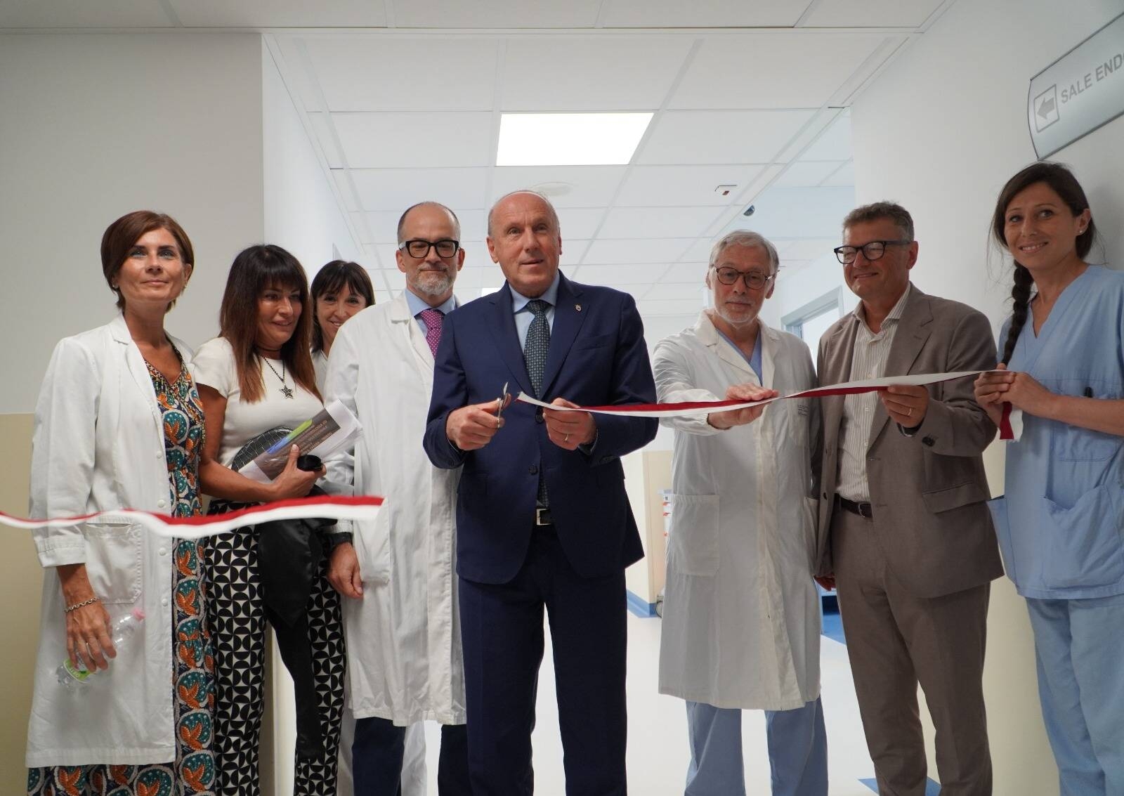 Immagine: Taglio nastro gastroenterologia