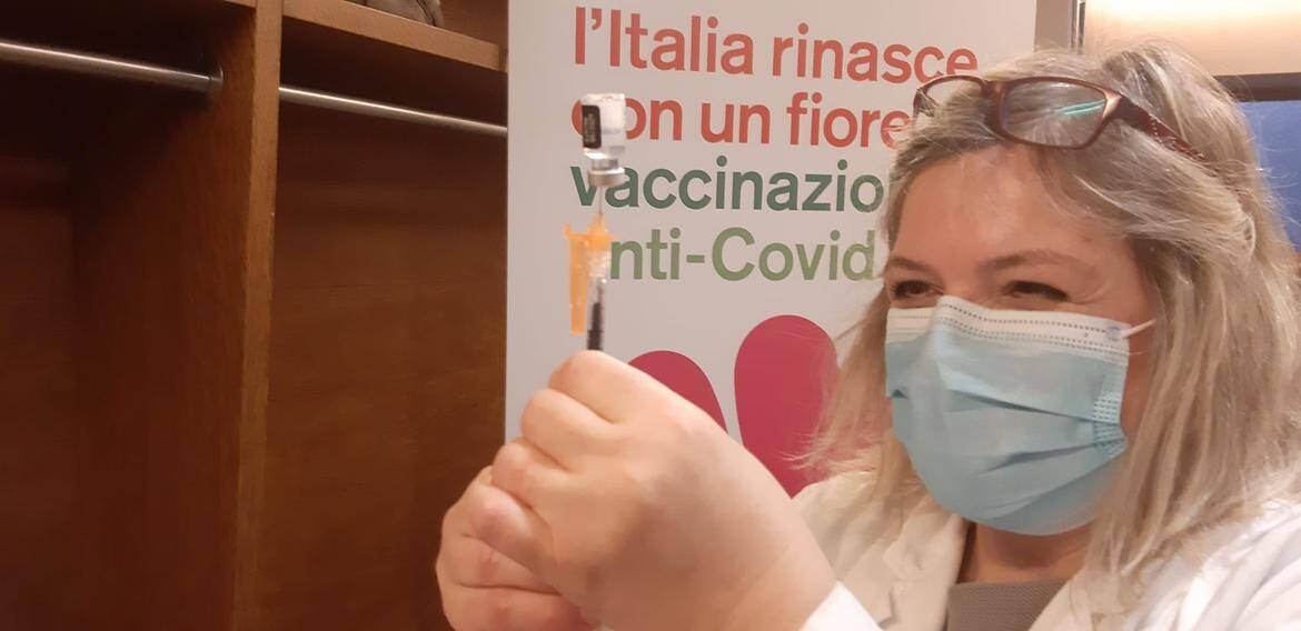 Immagine: vaccinazione-contro-covid-19_imagefullwide