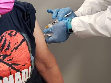 Vaccinazioni, via alle prenotazioni per tutte le persone fragili