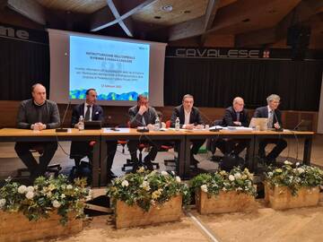 Ospedale Valli dell’Avisio, dibattito al Palafiemme. Fugatti: “Nessuna soluzione preconfezionata”